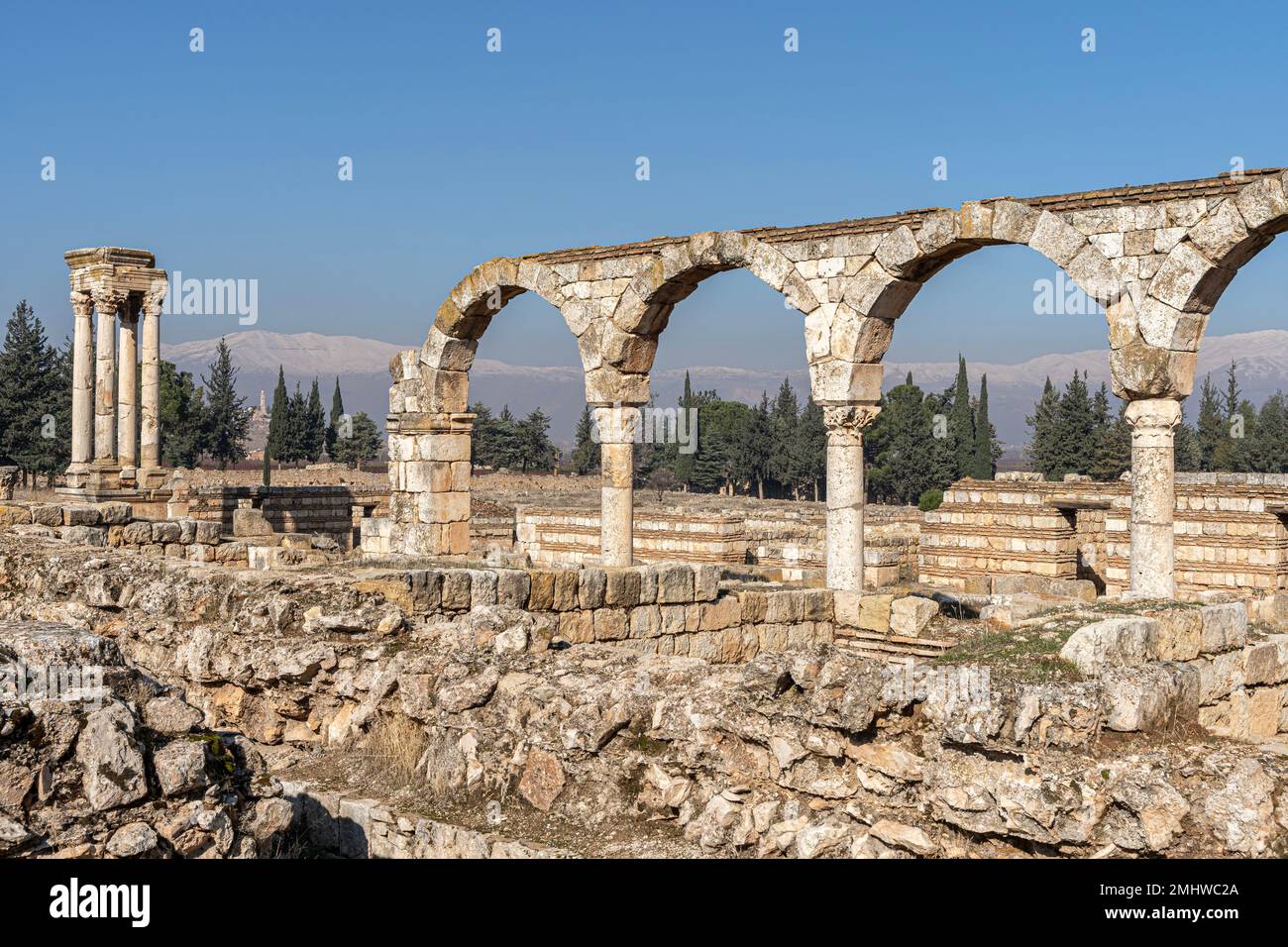 Archi alle rovine di Umayyyad in Anjar, valle Bekaa, Libano Foto Stock