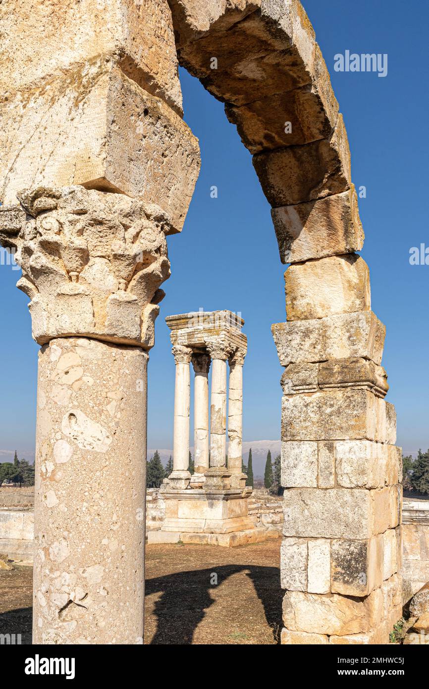 Archi alle rovine di Umayyyad in Anjar, valle Bekaa, Libano Foto Stock