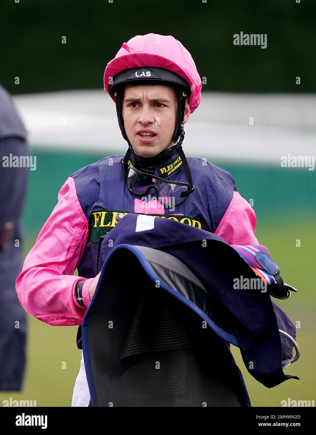 Jockey Oliver Searle dopo aver gareggiato nell'enorme Daily Boosts solo al BetUK Restricted Maiden Stakes all'ippodromo di Southwell, Nottinghamshire. Data immagine: Giovedì 26 gennaio 2023. Foto Stock