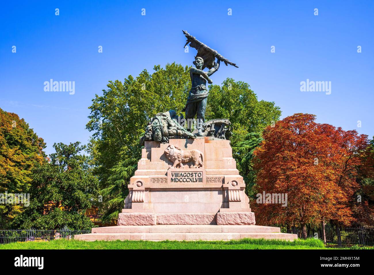 Bologna, Italia. Parco Montagnola e 8th agosto 1848 monumento, Popolano costruito nel 1903. Regione Emilia-Romagna. Foto Stock