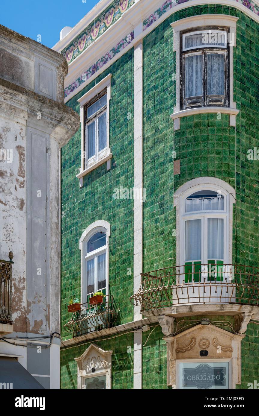 Un edificio piastrellato verde a Lagos Portogallo Foto Stock
