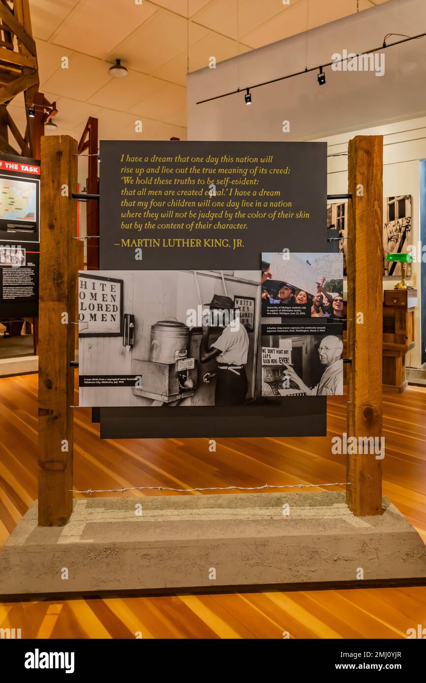 Mostra che esamina le proteste per i diritti civili come risposta al razzismo, Manzanar National Historic Site, Owens Valley, California, USA Foto Stock
