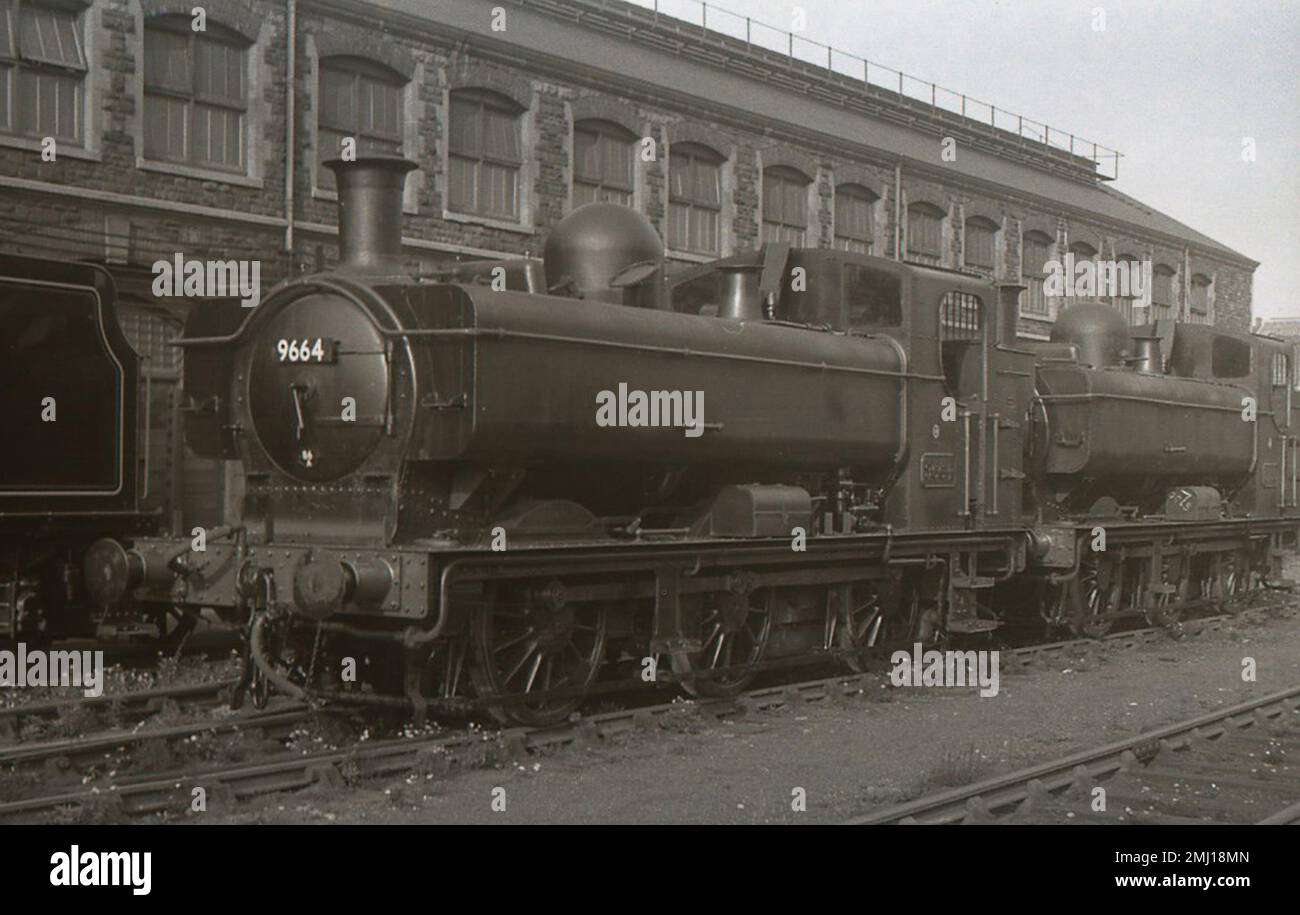 GWR 5700 Classe, o 57xx Classe, 0-6-0PT serbatoio pannier No.9644 visto a Swindon Works in circa 1956 Foto Stock