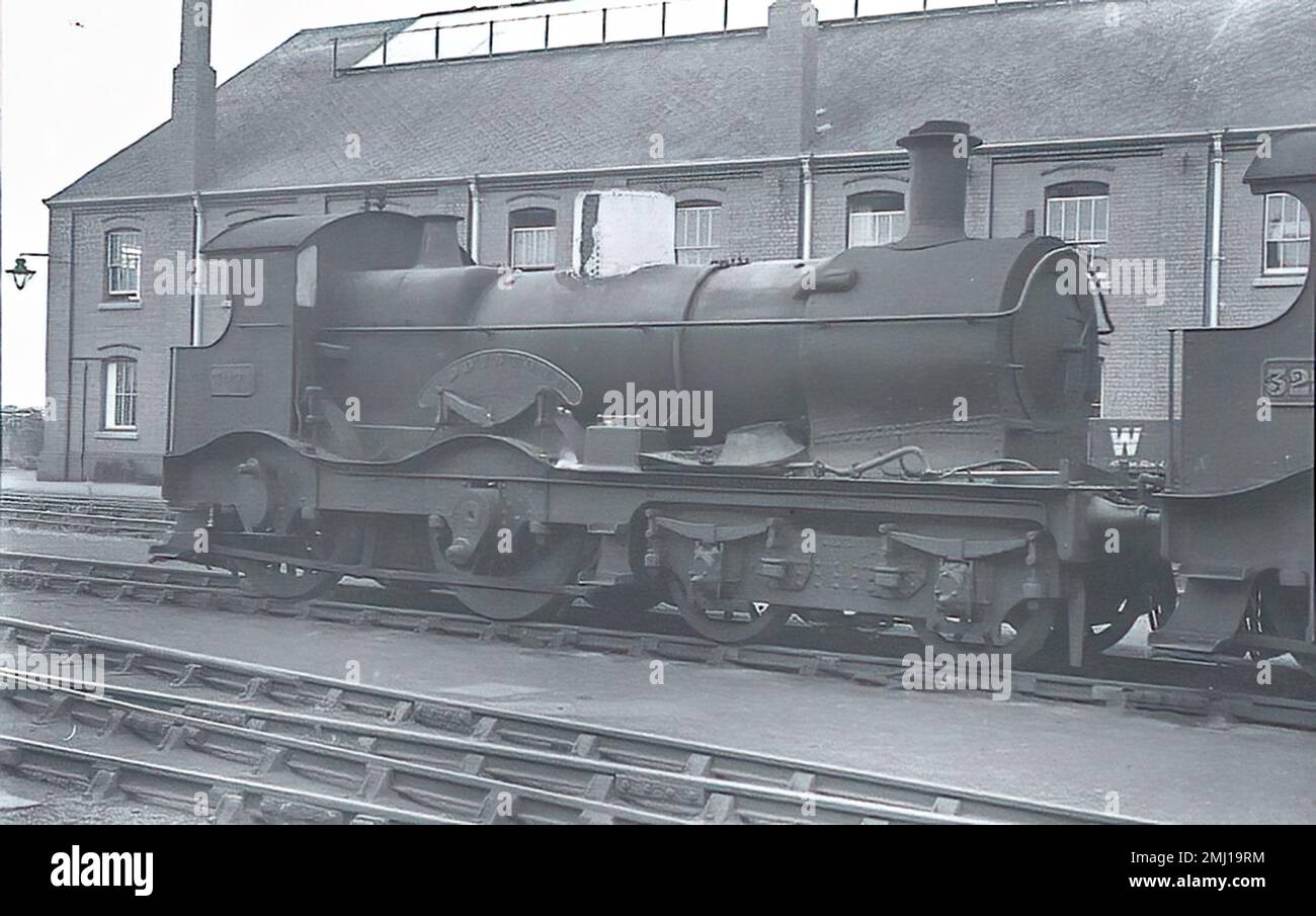 I resti della locomotiva a vapore GWR 32xx classe 4-4-0 n. 3271 Eddystone nel 1936 in attesa della ricostruzione come Dukedog Foto Stock