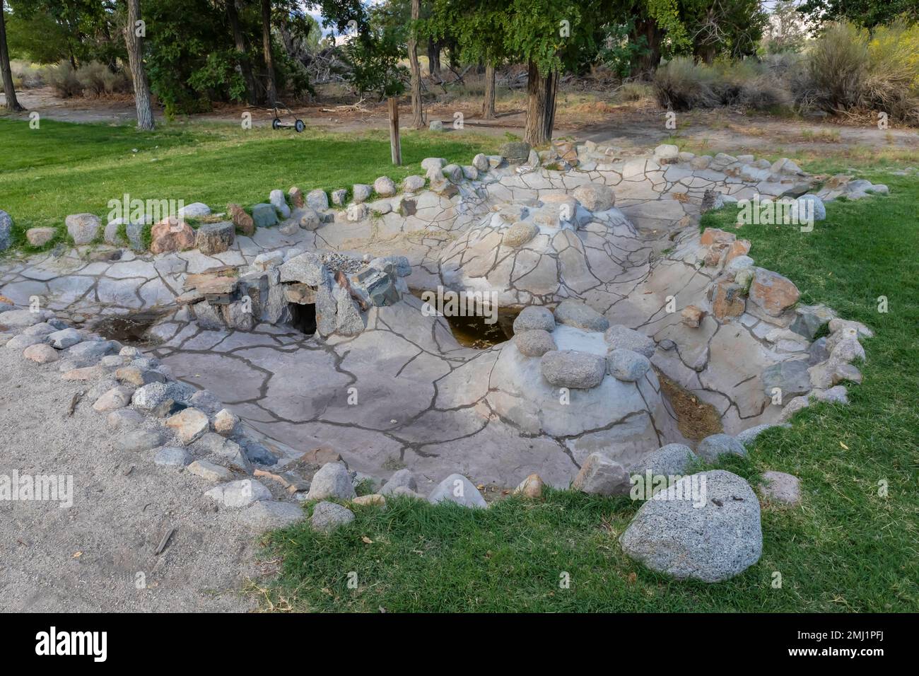 Arai Fish Pond presso Manzanar National Historic Site, Owens Valley, California, Stati Uniti Foto Stock