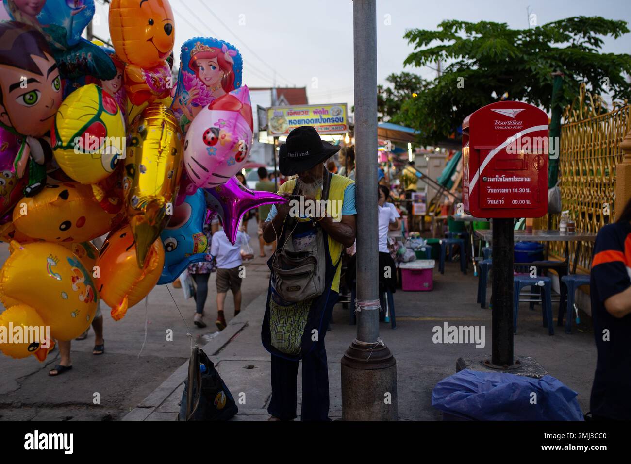 Venditore palloncino - Mae Klong Thailandia Foto Stock