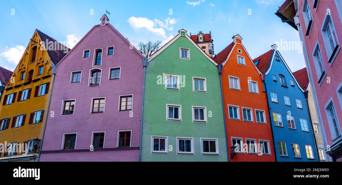 Belle case di divertimento colorate nella città di Fussen Germania . Foto Stock