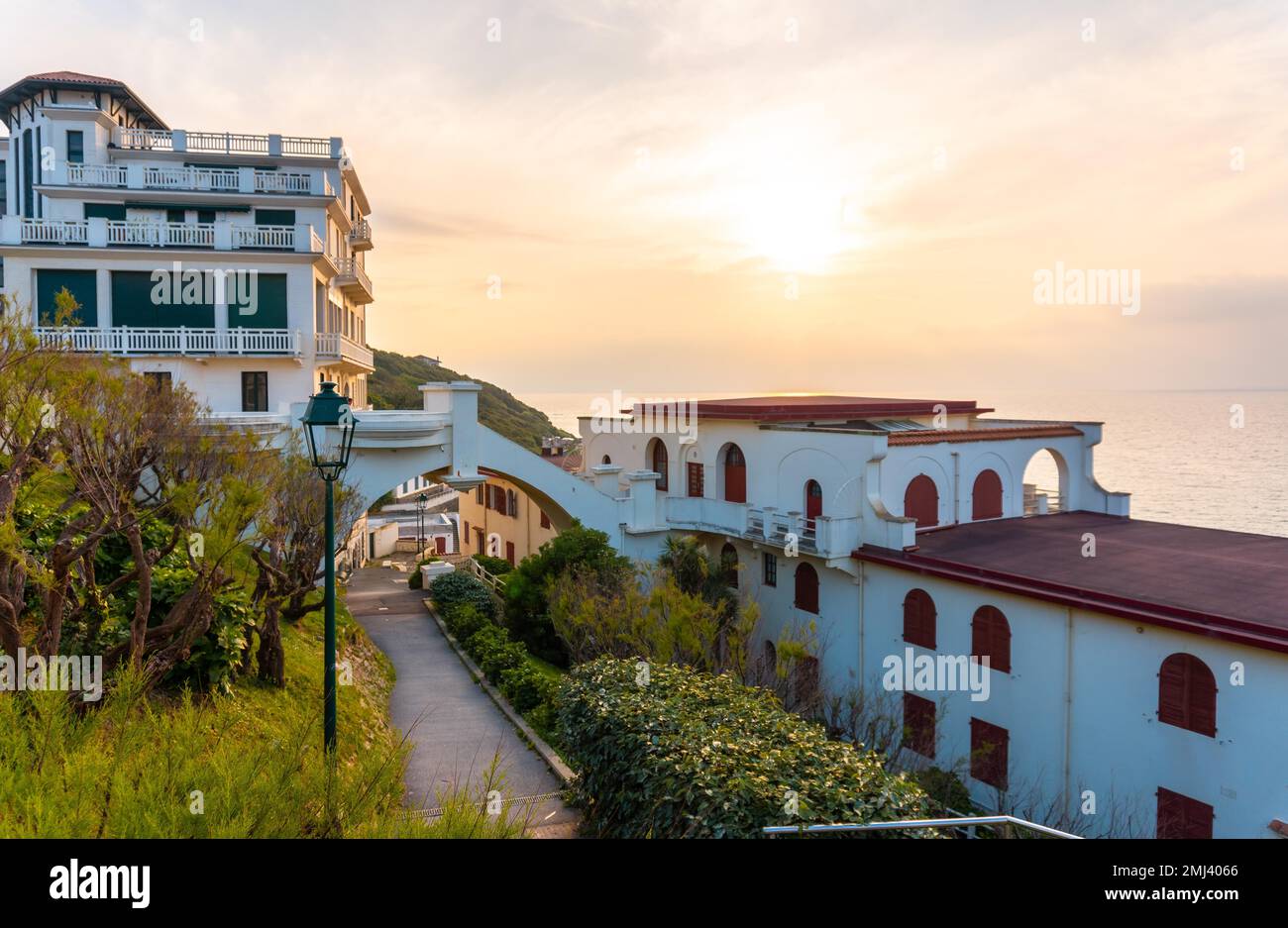 Tramonto nel comune di Guethary in provincia di Lapurdi. Paesi Baschi francesi, Dipartimento dei Pirenei Atlantici Foto Stock
