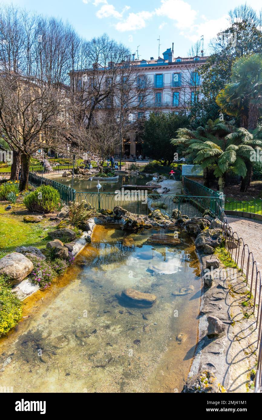 Piazza Gipuzkoa nel centro di San Sebastian, città turistica una mattina di primavera. Gipuzkoa, Paesi Baschi Foto Stock