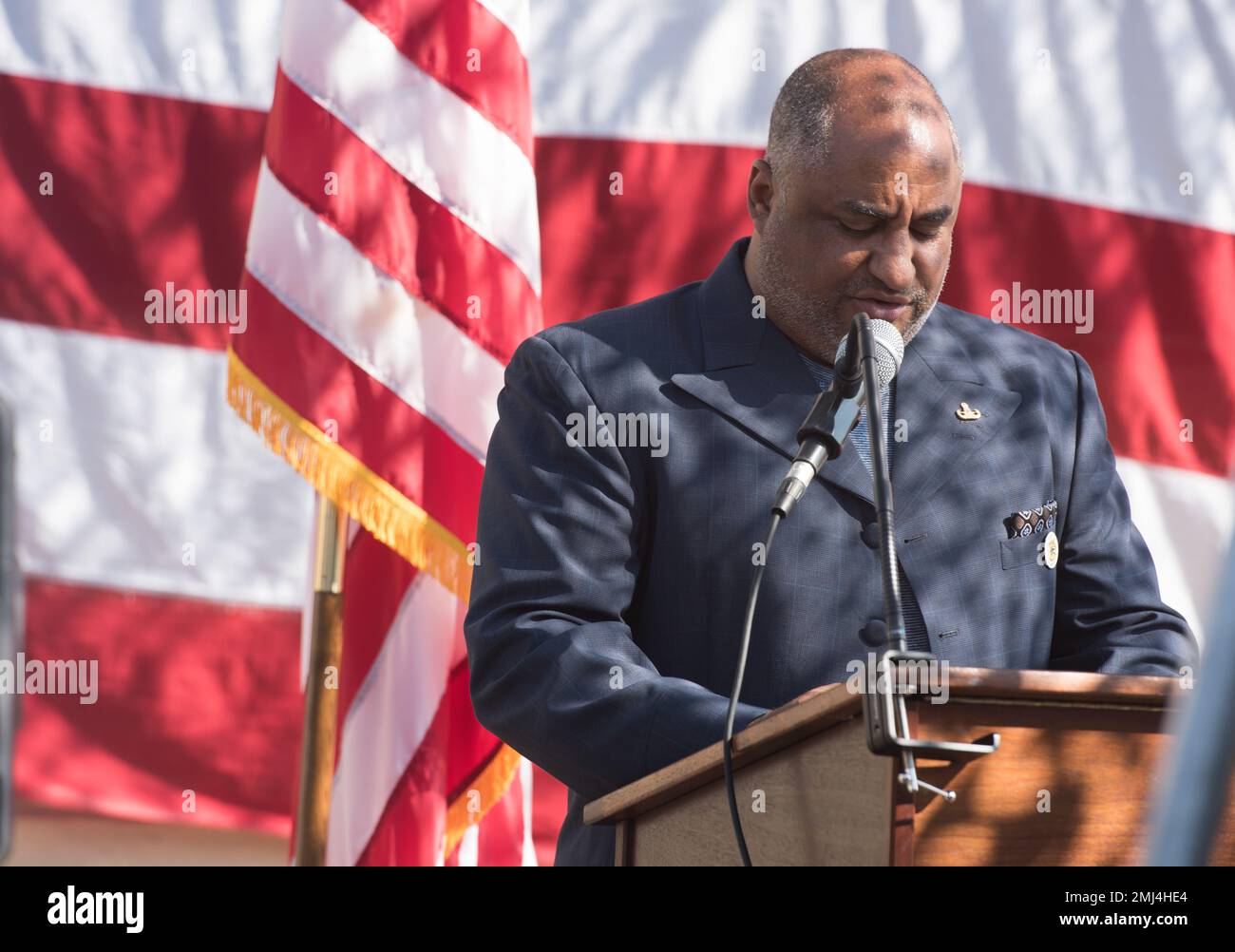 20825-N-GX935-9355 VIRGINIA BEACH, VIRGINIA (25 agosto 2022). SAL Dentu, direttore dei requisiti del gruppo di smaltimento delle Ordnanze esplosive (EODGRU) 2, consegna la benedizione durante la cerimonia di cambio di comando dell'EODTEU (Explosive Ordnance Disposal Training and Evaluation) 2 alla Joint Expeditionary base Little Creek-Fort Story. Sotto la direzione del comandante, EODGRU 2, EODTEU 2 sovrintende alla formazione di tutte le unità EOD e Mobile Diving e Salvage basate sulla costa orientale, nonché EOD Mobile Unit (EODMU) 8, con sede a Rota, Spagna. Foto Stock