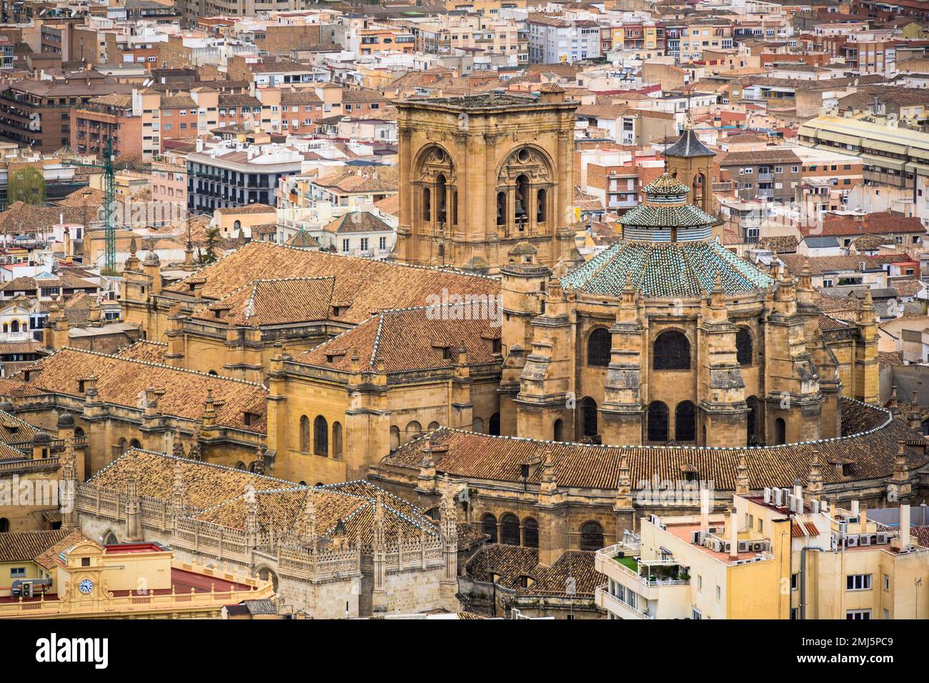 Santa Iglesia Catedral Metropolitana de la Encarnación de Granada, la Cattedrale dell'Incarnazione a Granada, Andalusia, Spagna, come visto da Alham Foto Stock