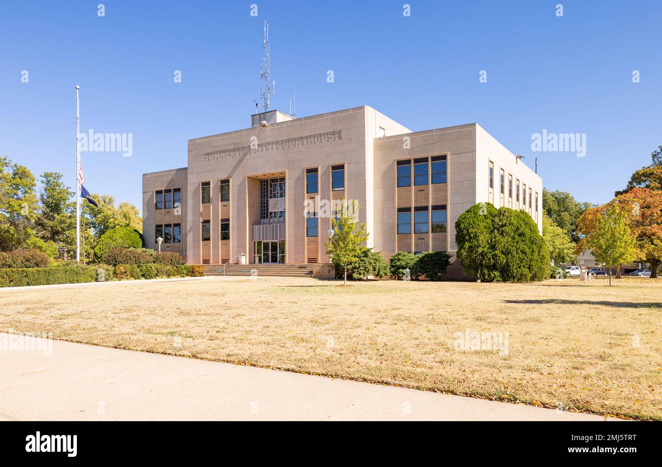 Wellington, Kansas, USA - 17 ottobre 2022: Il tribunale della contea estiva Foto Stock