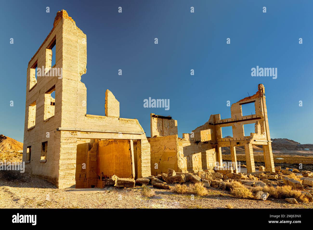 Cook Bank Building - Rhyolite Nevada alla luce del mattino. Foto Stock