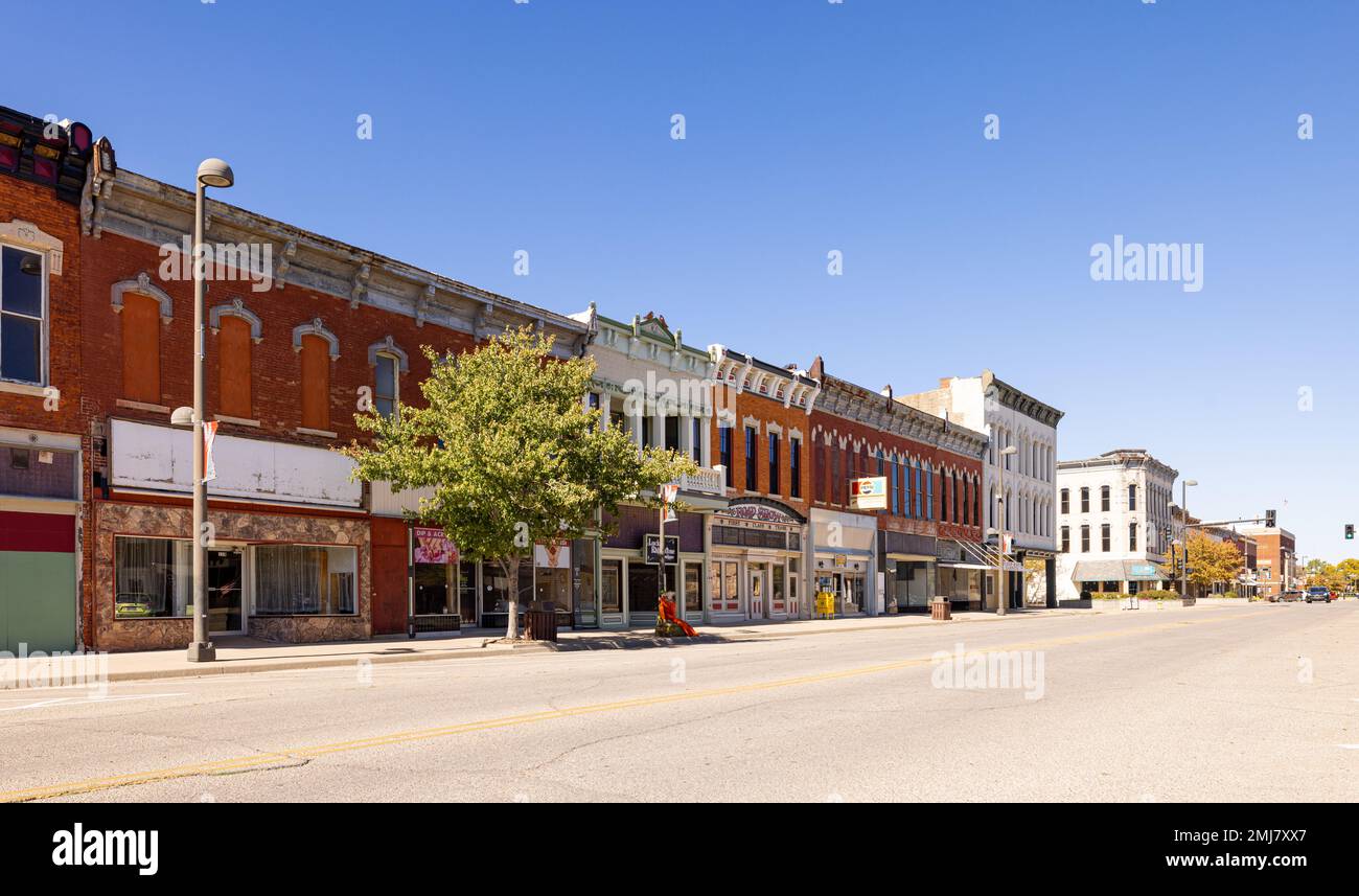 Wellington, Kansas, USA - 17 ottobre 2022: Il vecchio quartiere degli affari su Washington Avenue Foto Stock