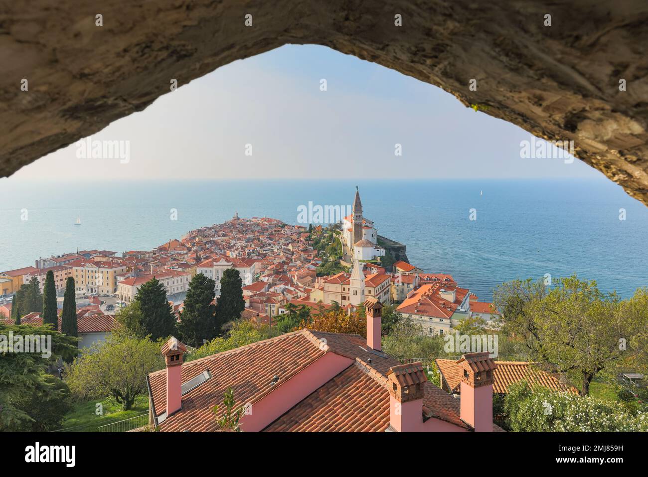 Pirano vista panoramica sulla città e sul mare Adriatico in Istria, Slovenia. Foto Stock