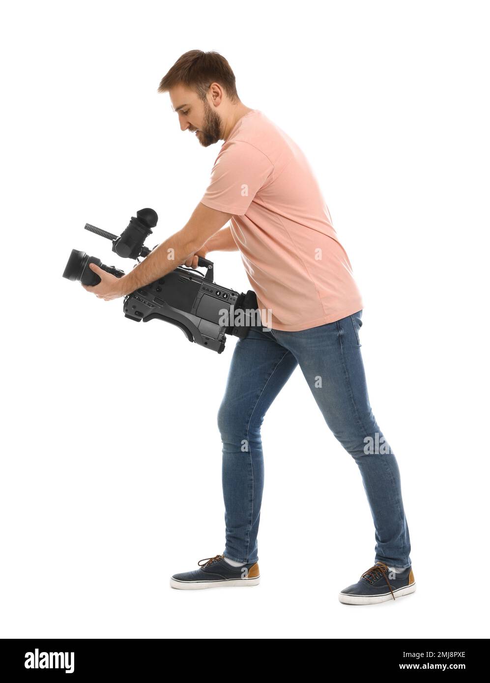 Operatore con videocamera professionale su sfondo bianco Foto Stock