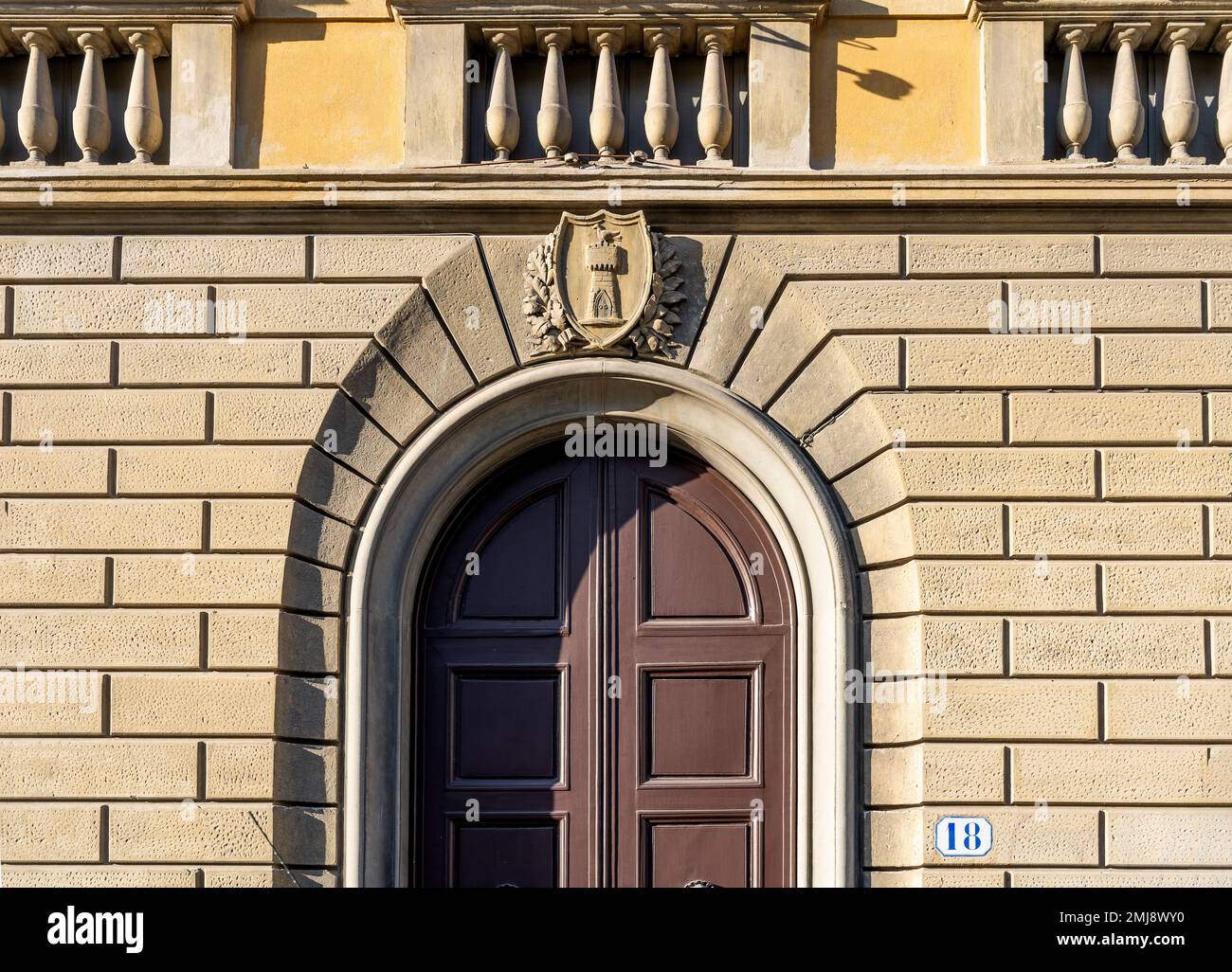 Palazzo dal Pozzo Toscanelli, stemma raffigurante una torre, piazza Pitti, a Firenze, dove visse il matematico Paolo dal Pozzo Toscanelli Foto Stock