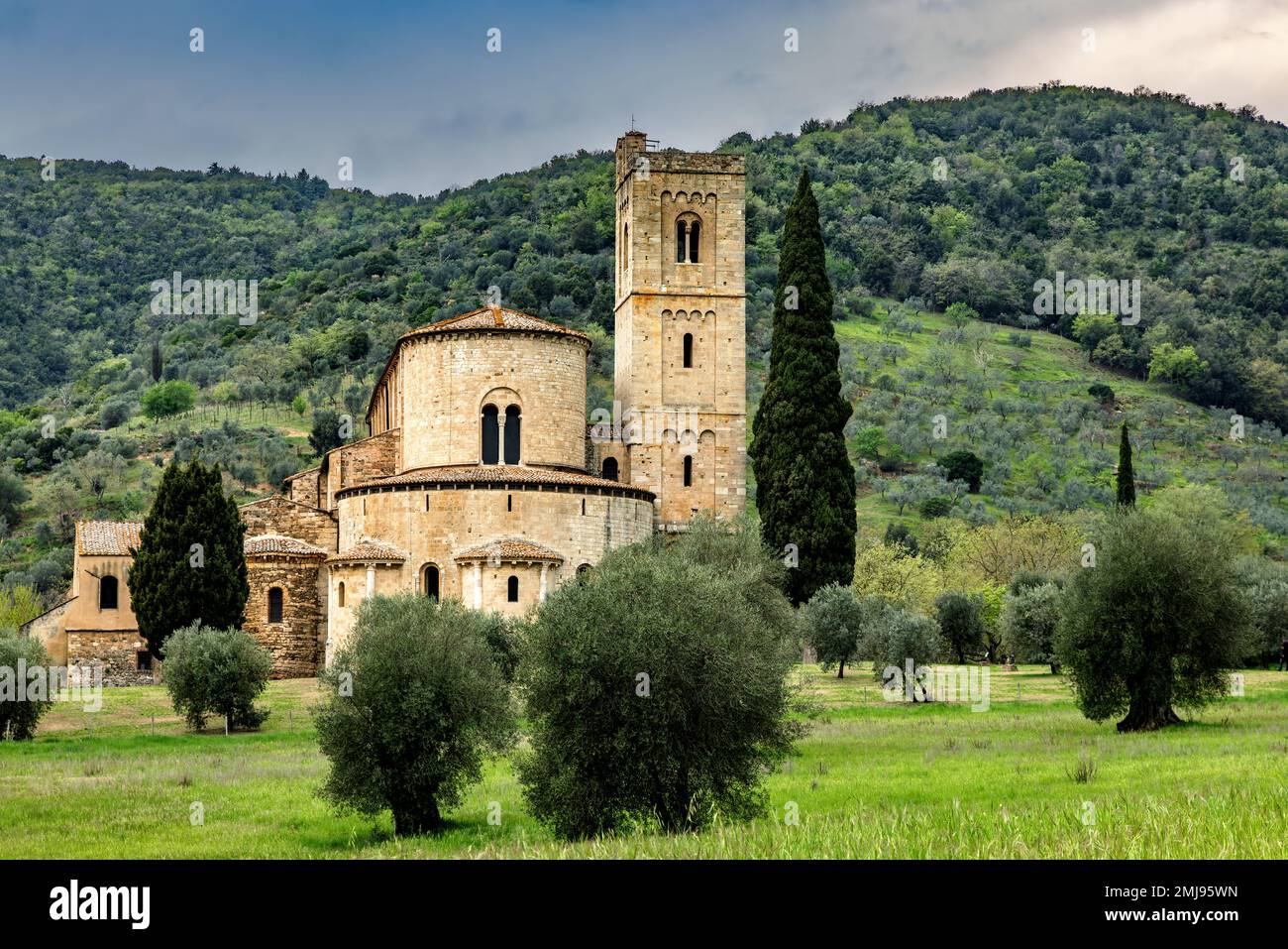 Abbazia di Sant Antimo o Abbazia di Sant Antimo, ex monastero benedettino della Val d'Orcia in Toscana. Foto Stock