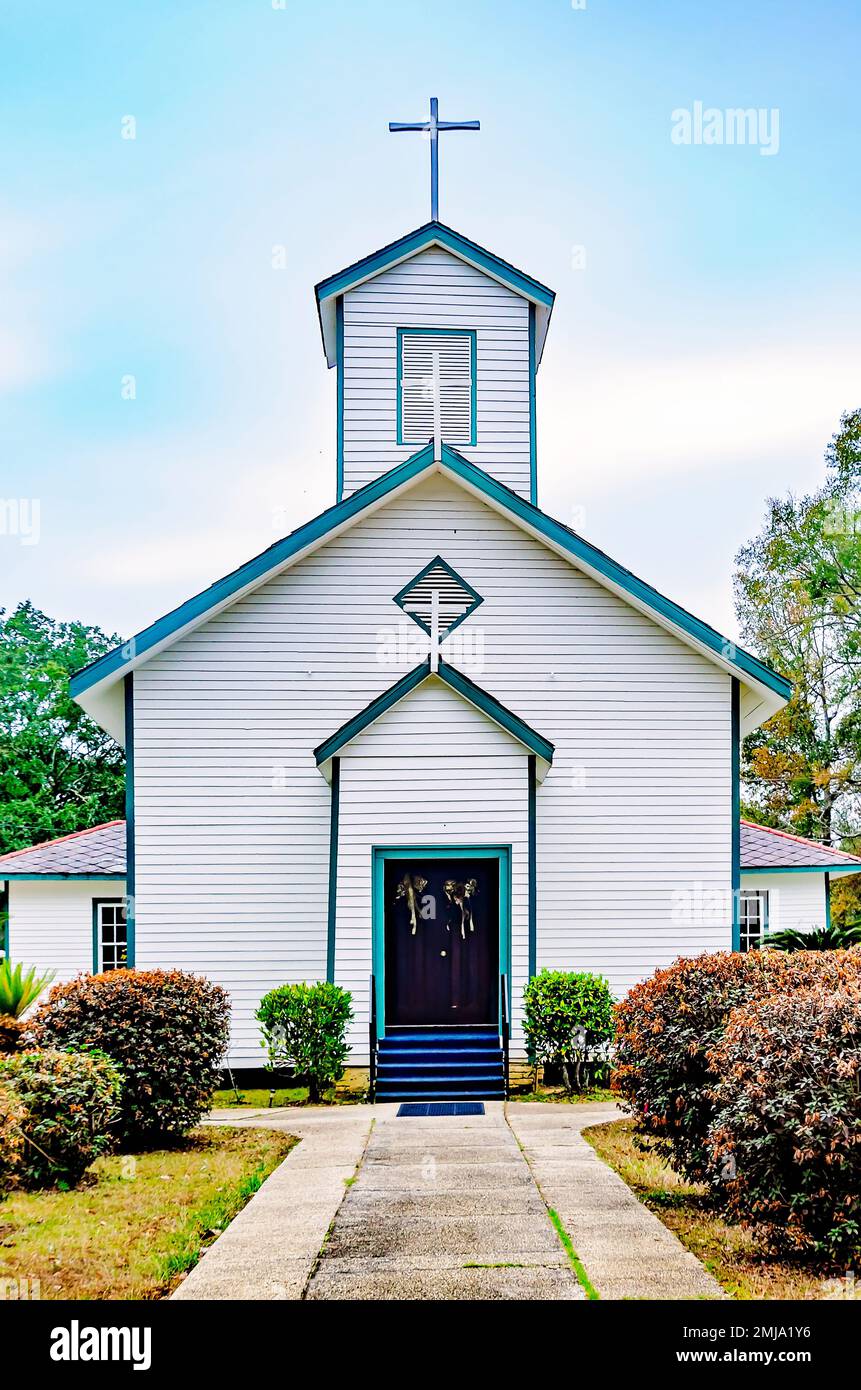 La chiesa cattolica di Santa Rosa di Lima è raffigurata sull'isola di Mon Louis, 1 gennaio 2023, a Coden, Alabama. La chiesa fu costruita nel 1900. Foto Stock