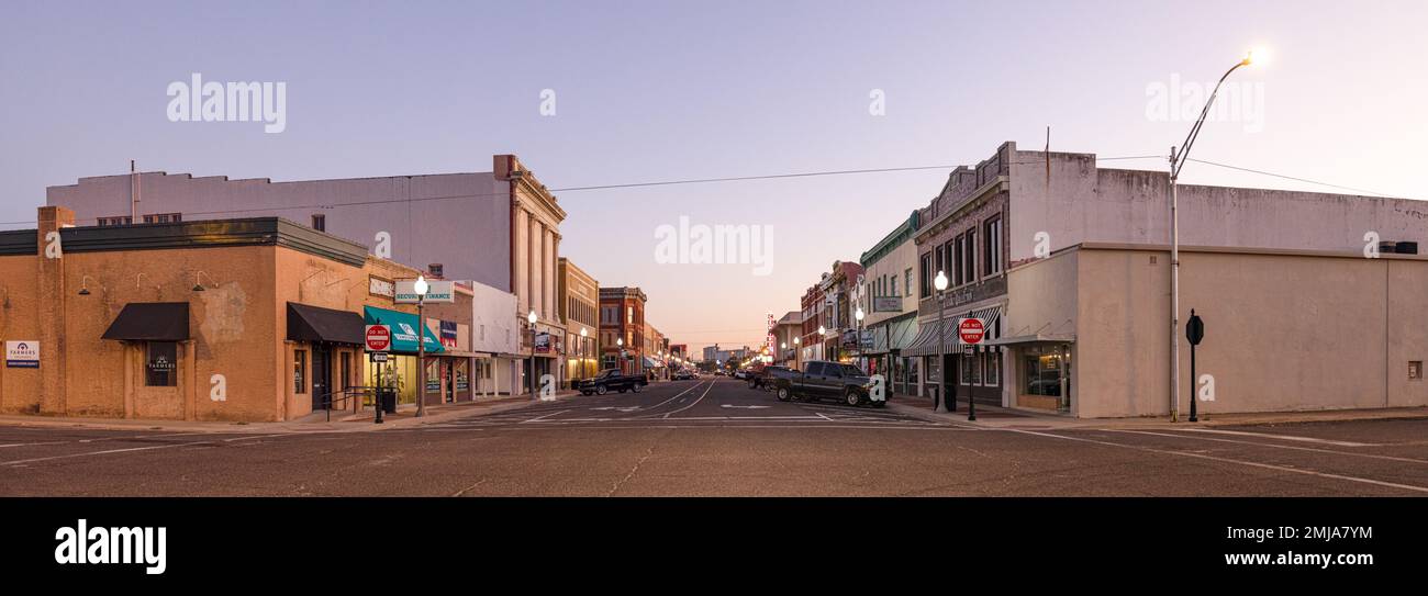 El Reno, Oklahoma, USA - 17 ottobre 2022: Il vecchio quartiere degli affari su Bickford Avenue Foto Stock