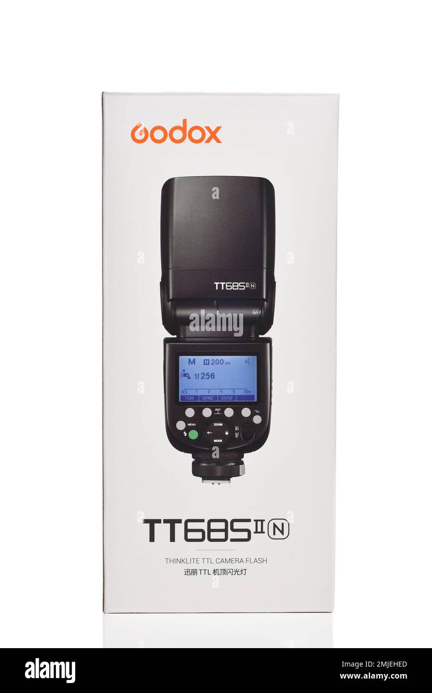 IRVINE, CALIFORNIA - 27 GEN 2023: Una fotocamera Godox TT685 Flash. Foto Stock