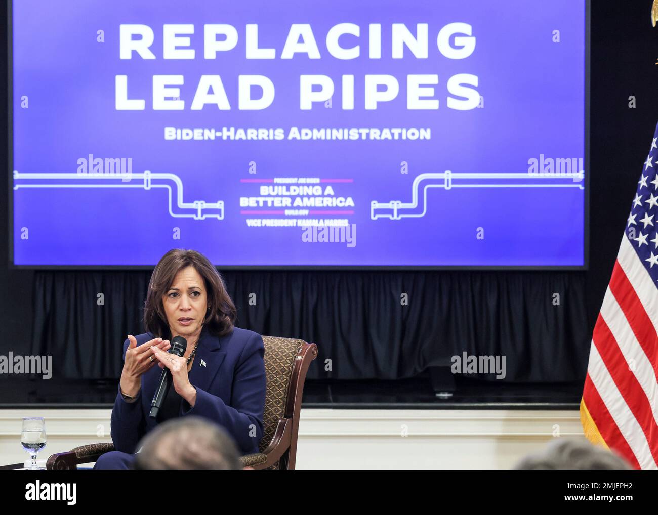 Washington, DC. 27th Jan, 2023. Il Vice Presidente degli Stati Uniti Kamala Harris si rivolge a un incontro di funzionari statali e locali, leader del lavoro e NGOs provenienti da tutti gli Stati Uniti durante un Accelerating Lead Pipe Replacement Summit alla Casa Bianca, venerdì 27 gennaio 2023 a Washington, DC. Credito: Jemal Countess/Pool tramite CNP/dpa/Alamy Live News Foto Stock