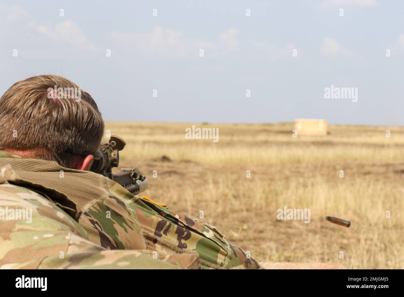 I soldati assegnati a Alpha and Charlie Company, 1st battaglione, 26th reggimento fanteria, 2nd squadra di combattimento Brigade, 101st Divisione Airborne (Air Assault), dimostrano la loro competenza sul fucile da marcatman designato dalla squadra presso la zona di addestramento di Smartdan, Romania, il 29 agosto 2022. Come hanno fatto negli ultimi 80 anni, la 101st Airborne Division (Air Assault) è pronta a schierarsi ovunque per sostenere e difendere la Nazione e i nostri alleati. (Foto dell'esercito degli Stati Uniti PFC. Jayden Woods) Foto Stock