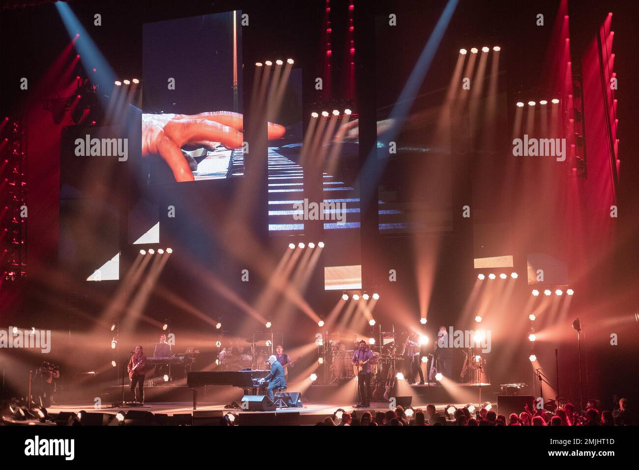 Hollywood, Stati Uniti. 27th Jan, 2023. Billy Joel si esibisce sul palco all'Hard Rock Live presso il Seminole Hotel and Casino Hollywood, a Hollywood, Florida, venerdì 27 gennaio 2023. Foto di Gary i Rothstein/UPI Credit: UPI/Alamy Live News Foto Stock