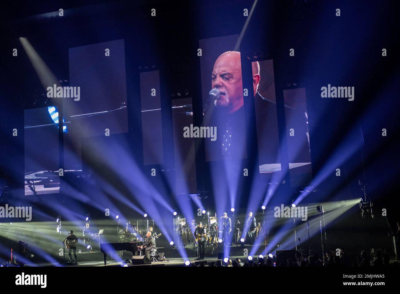 Hollywood, Stati Uniti. 27th Jan, 2023. Billy Joel si esibisce sul palco all'Hard Rock Live presso il Seminole Hotel and Casino Hollywood, a Hollywood, Florida, venerdì 27 gennaio 2023. Foto di Gary i Rothstein/UPI Credit: UPI/Alamy Live News Foto Stock