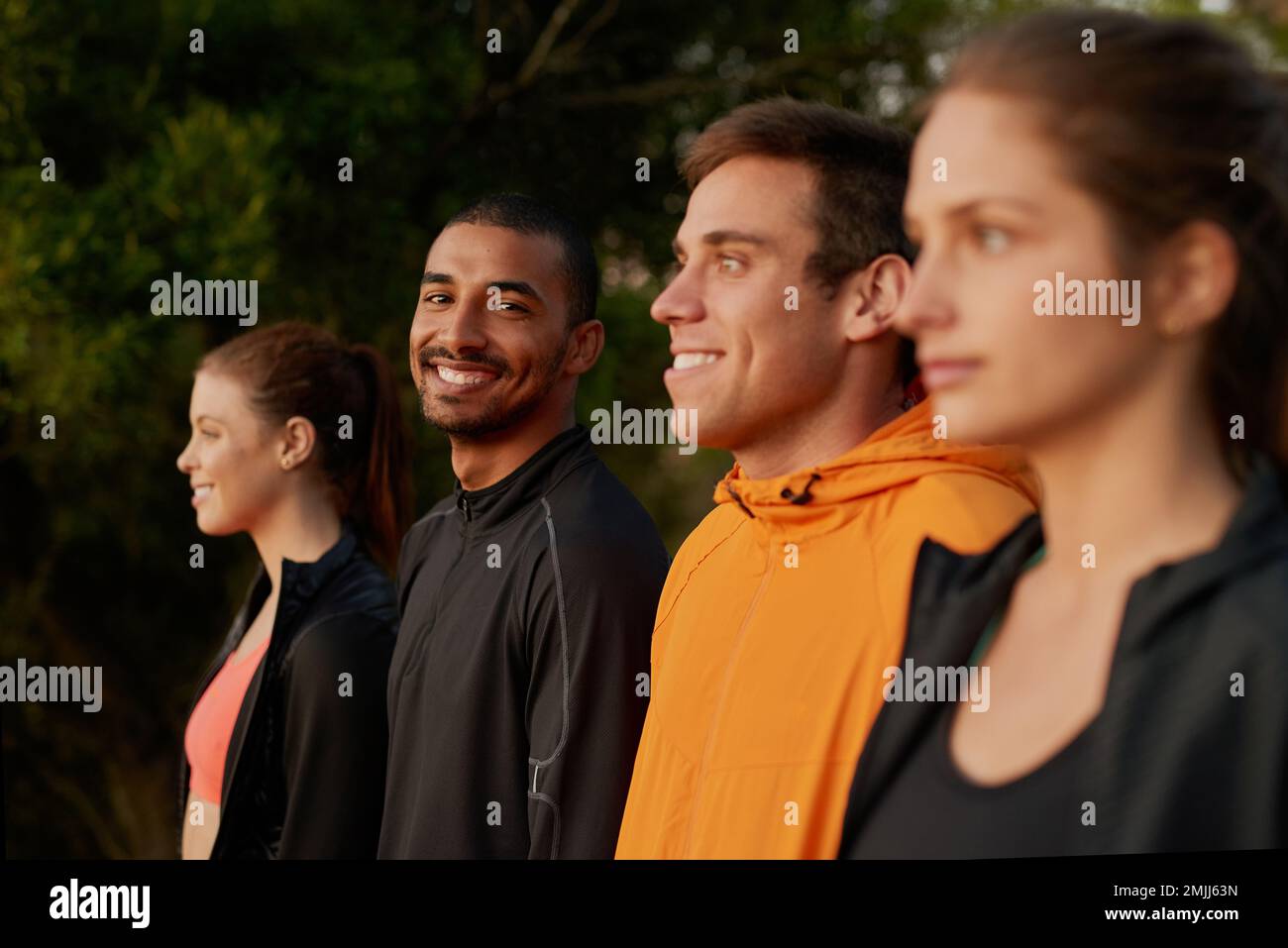 Questo potrebbe essere solo il thong per voi. un gruppo di fitness in fila. Foto Stock