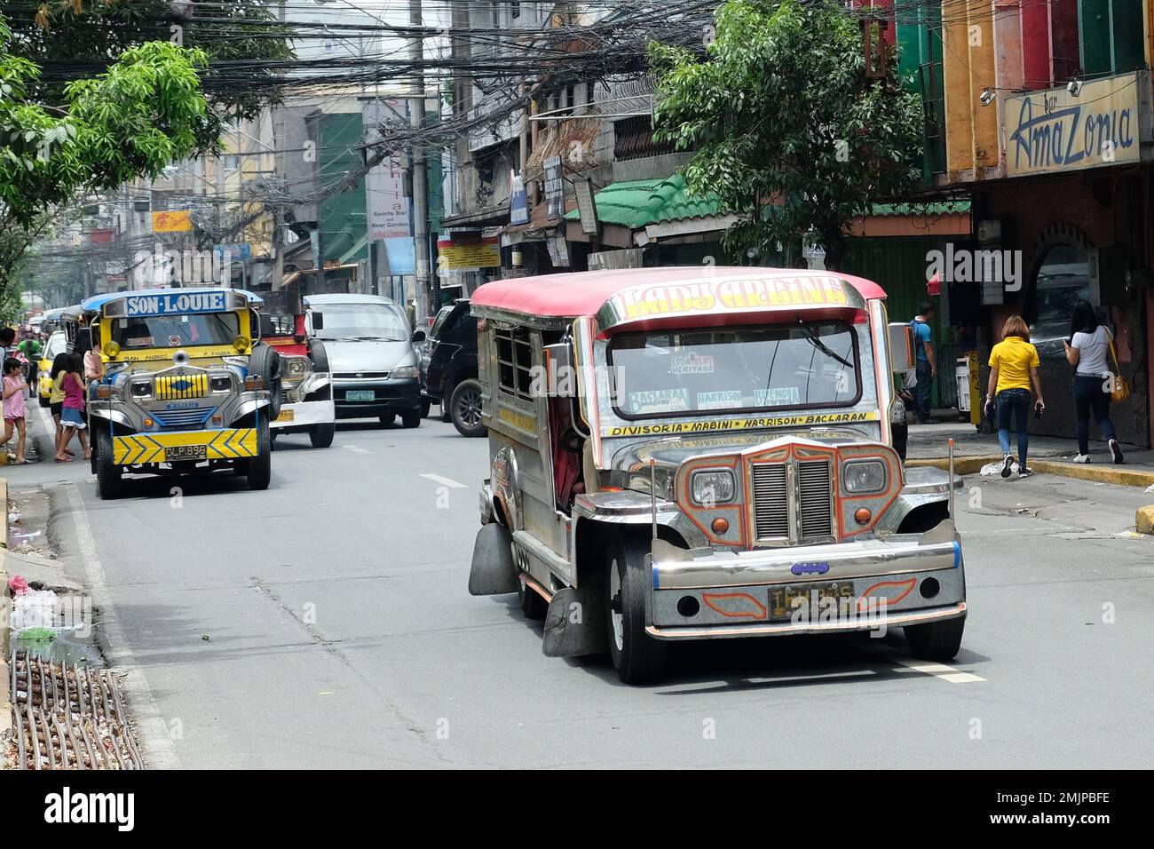 Filippine Manila - Jeepney vecchio colorato Foto Stock