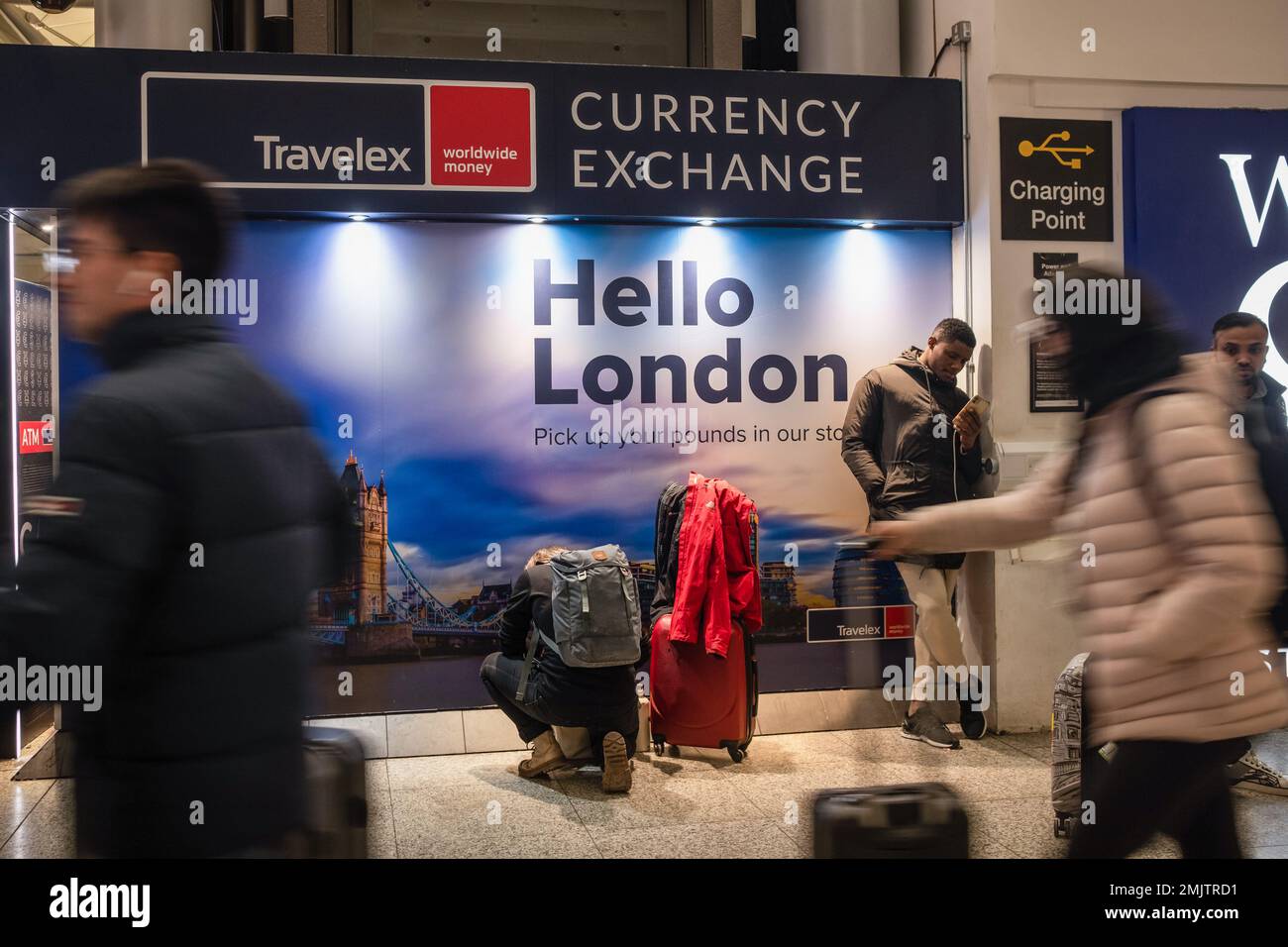 Un cartello "Hello London" visto all'aeroporto di Stansted. (Foto di Davide Bonaldo / SOPA Images/Sipa USA) Foto Stock