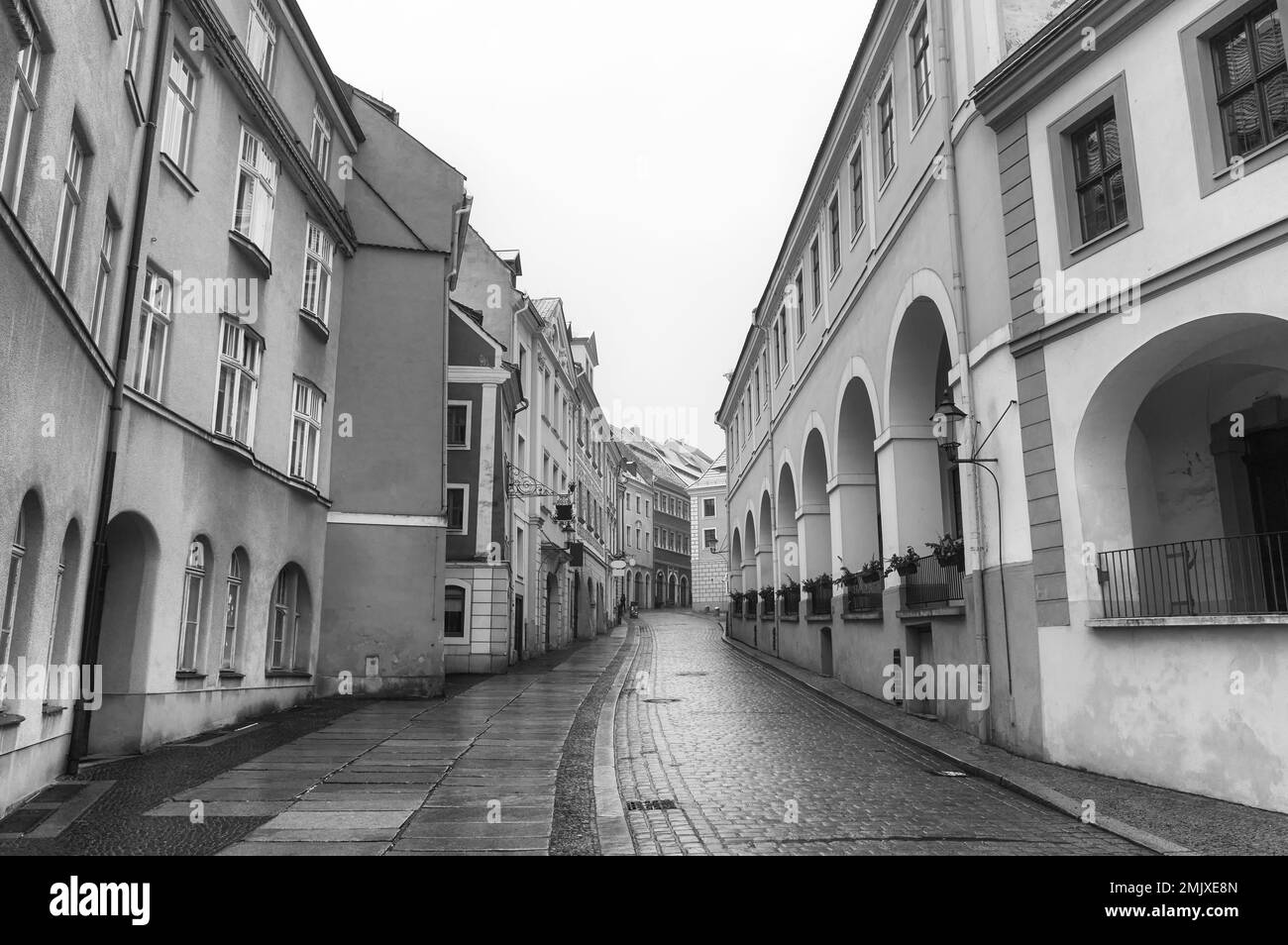 Strada acciottolata della città di Goerlitz in inverno, Germania. Foto Stock