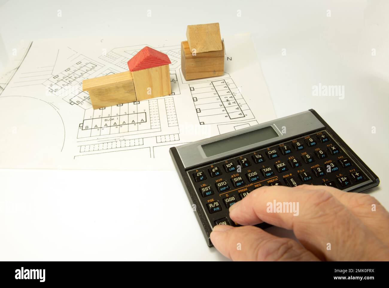 calcolo delle possibilità di una nuova zona residenziale in relazione ad una carenza di alloggi Foto Stock