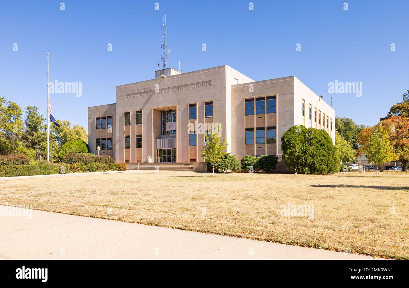 Wellington, Kansas, USA - 17 ottobre 2022: Il tribunale della contea estiva Foto Stock