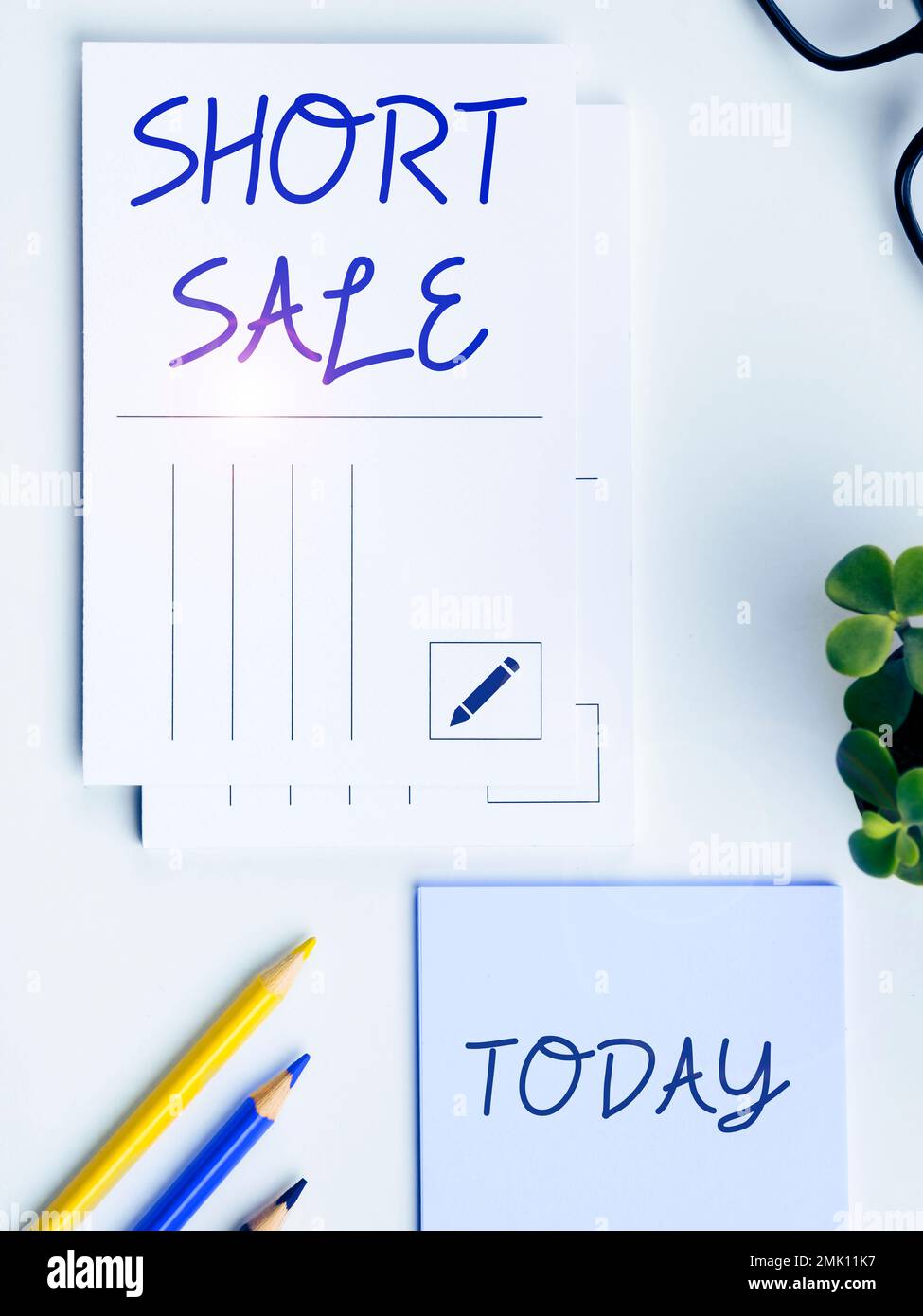 Cartello con la scritta Short sale. Parola scritta su Home che è offerto ad un prezzo che è inferiore all'importo dovuto Foto Stock