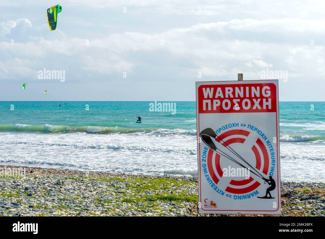 Kite surf vicino a Mazotos Cipro Foto Stock