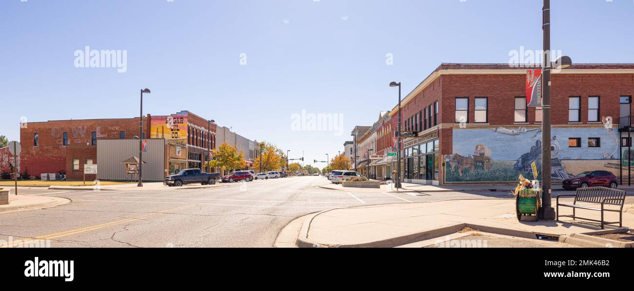 Wellington, Kansas, USA - 17 ottobre 2022: Il vecchio quartiere degli affari su Washington Avenue Foto Stock