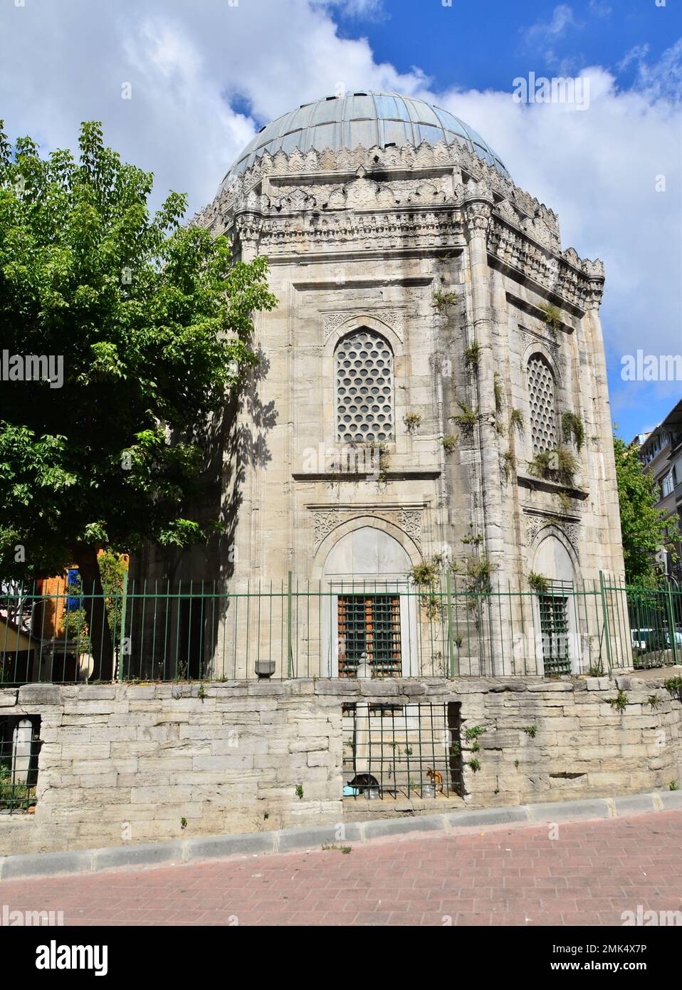 La tomba di Husrev Pasha, situata a Istanbul, in Turchia, è stata costruita da Mimar Sinan nel 16th ° secolo. Foto Stock