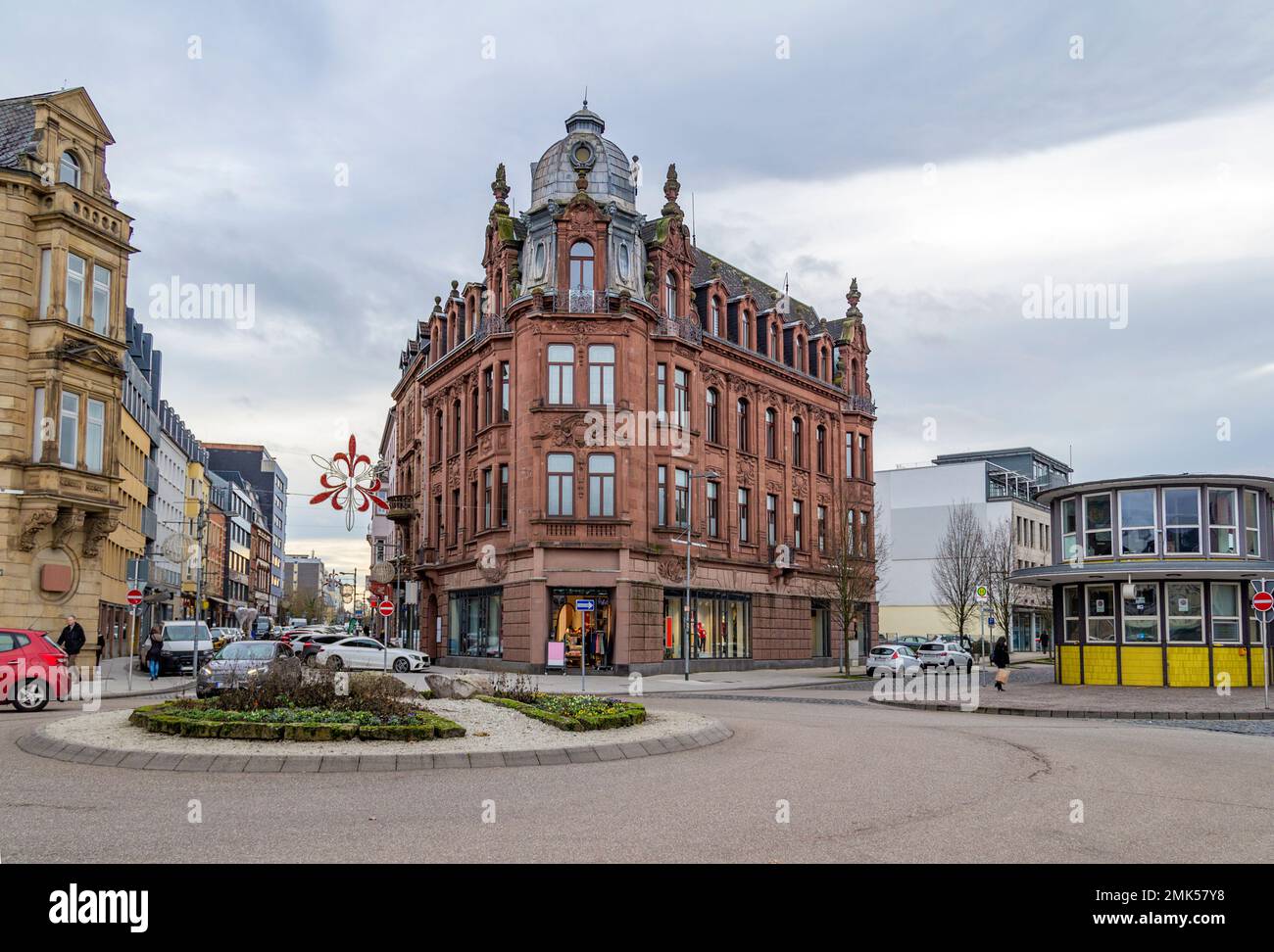 sarlouis, saarland, germania, città, architettura, cultura, tradizione, zona pedonale, centro storico, acciottolato, ristorante, nuvoloso, coperto, casa, hou Foto Stock