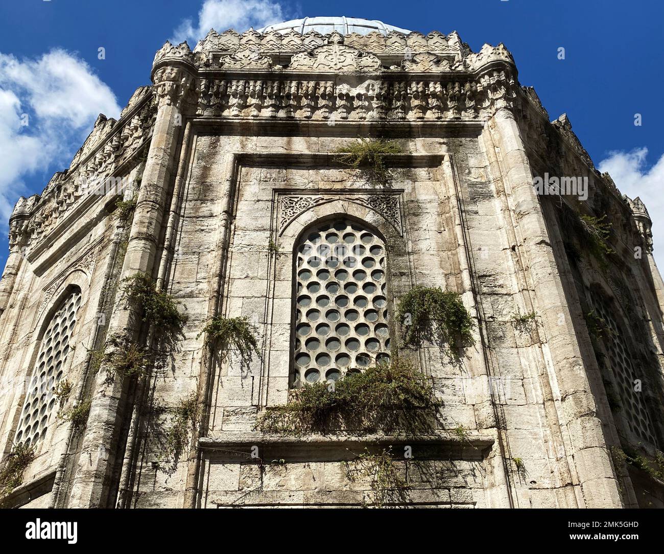 La tomba di Husrev Pasha, situata a Istanbul, in Turchia, è stata costruita da Mimar Sinan nel 16th ° secolo. Foto Stock