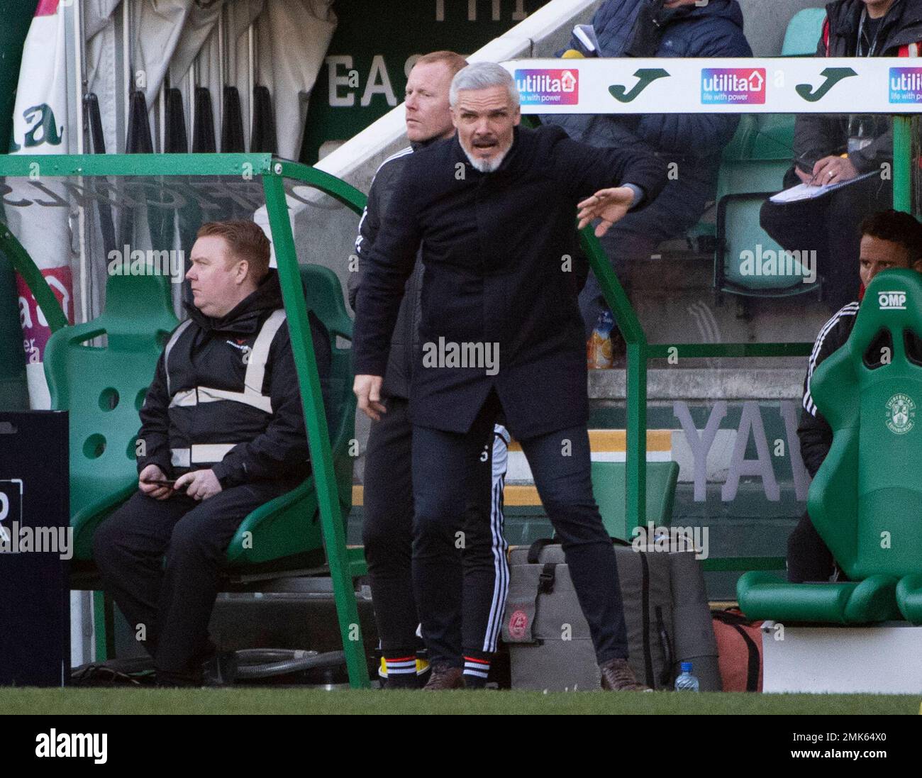 Edimburgo, Regno Unito. 28th Jan, 2023. Cinch Premiership - Hibernian FC contro Aberdeen FC 28/1/2023. Hibernian ospita Aberdeen nella Cinch Premiership al Easter Road Stadium, Edimburgo, Midlothian, Regno Unito. Il PIC mostra: Sotto pressione, il manager di Aberdeen, Jim Goodwin. Credit: Ian Jacobs/Alamy Live News Foto Stock