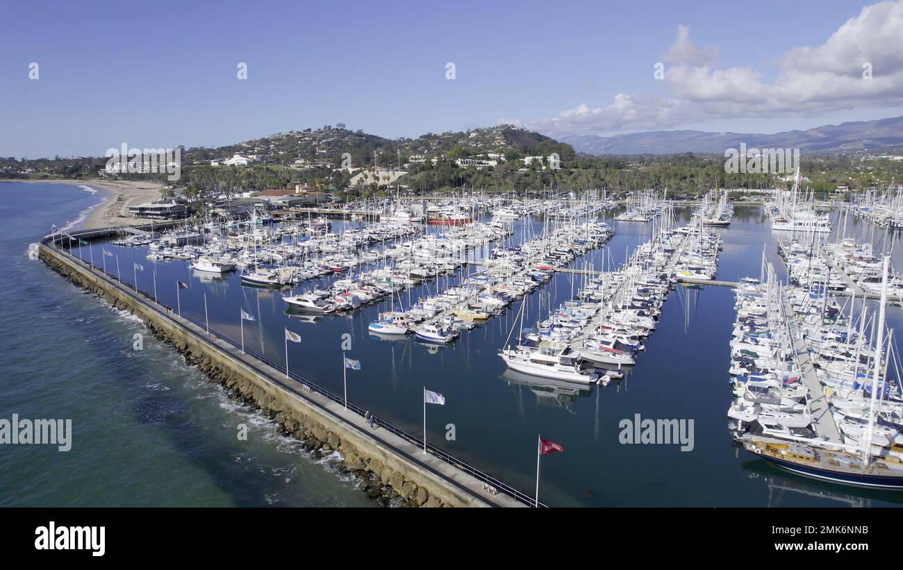 Barche a vela ormeggiate nel porto di Santa Barbara Foto Stock