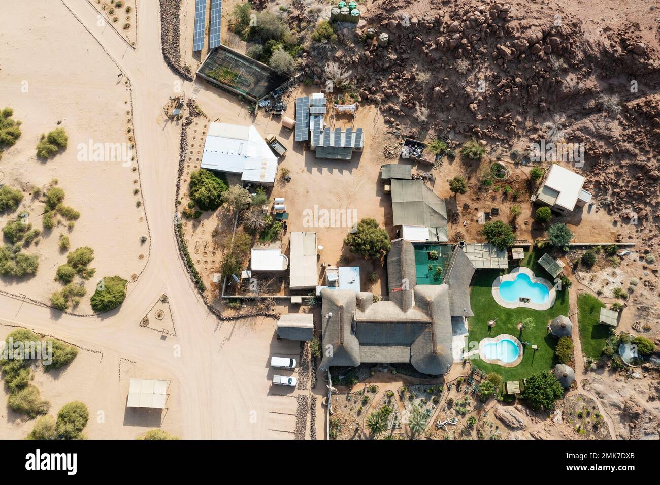 Il Brandberg White Lady Lodge nelle vicinanze del fiume Ugab, vista aerea, fucilato, Damaraland, Erongo Regione, Namibia Foto Stock