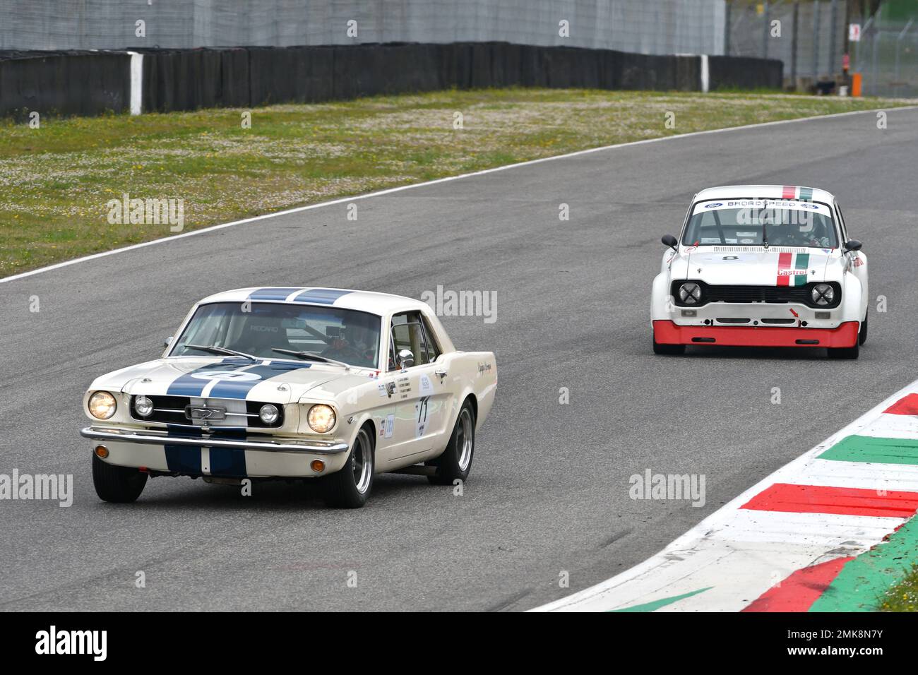 Scarperia, 3 aprile 2022: Ford Mustang 289 1965 pilotata da Unknown in azione durante il Mugello Classic 2022 sul circuito del Mugello in Italia. Foto Stock