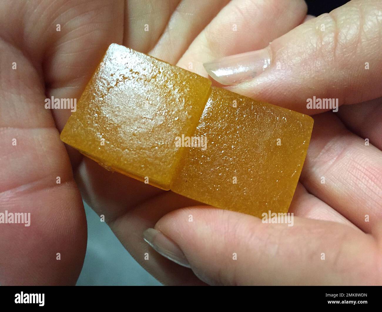 FILE - This Thursday, June 2, 2016 file photo shows lime-flavored cannabis-infused gummy candy in Portland, Ore., on the first day recreational marijuana users could legally purchase marijuana edibles and oils in the state. A study shows marijuana is sending more people to the emergency room in one large Denver hospital. Inhaled weed caused the most severe problems. Marijuana-infused foods and candies also led to trouble.(AP Photos/Gillian Flaccus) Foto Stock