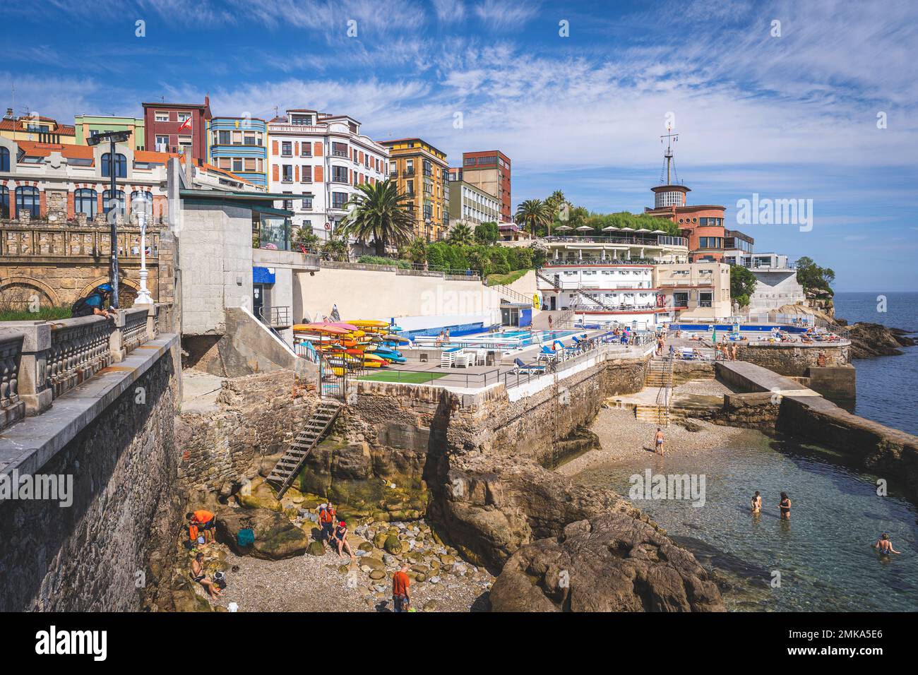 Gijon, Spagna - 1 settembre 2022. Vista sul Club Astur de Regatas in una giornata estiva a Gijon, Spagna Foto Stock