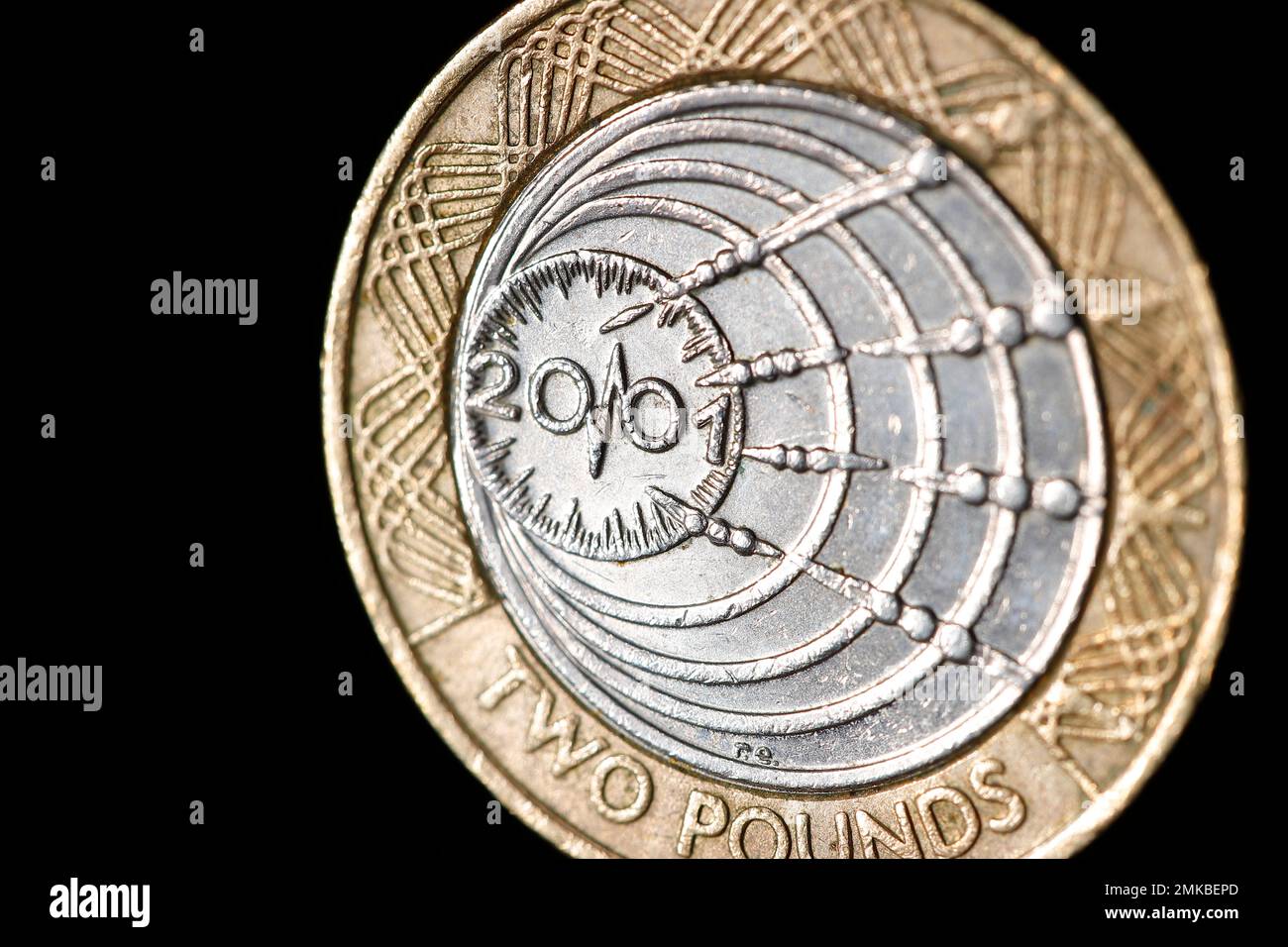 Il retro di una moneta da $£2 per commemorare i primi segnali radio che attraversano l'Oceano Atlantico Foto Stock