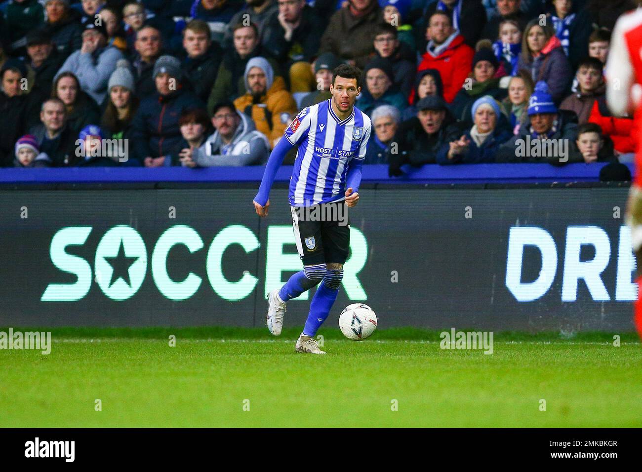 Hillsborough Stadium, Sheffield, Inghilterra - 28th gennaio 2023 Marvin Johnson (18) di Sheffield Mercoledì - durante la partita Sheffield Mercoledì contro Fleetwood Town, Emirates fa Cup, 2022/23, Hillsborough Stadium, Sheffield, Inghilterra - 28th Gennaio 2023 Credit: Arthur Haigh/WhiteRosePhotos/Alamy Live News Foto Stock