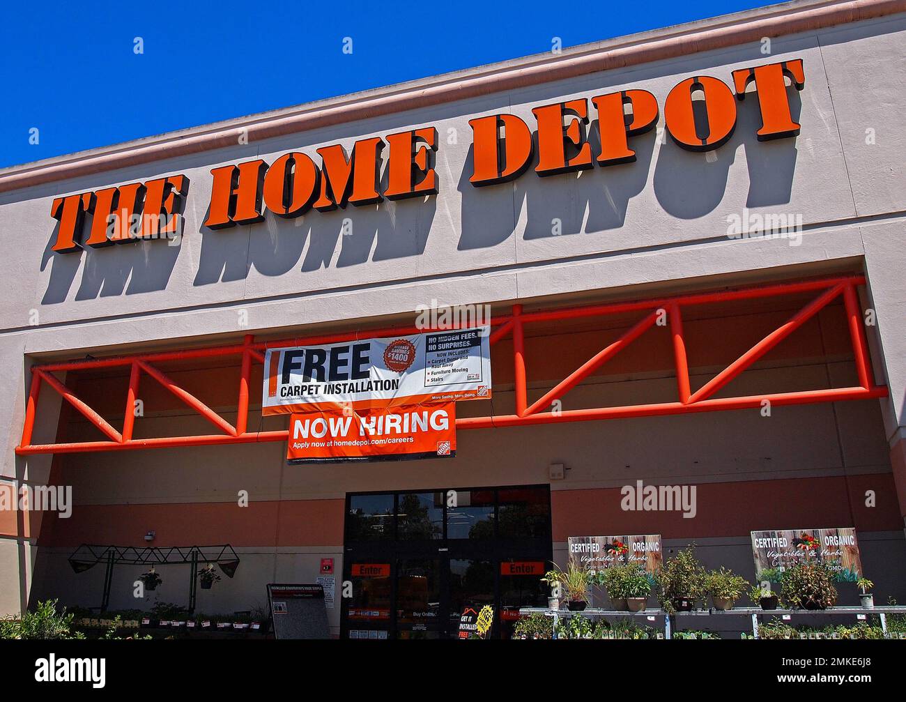 Il negozio Home Depot con ora banner di assunzione a Union City, California Foto Stock